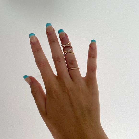 Bedazzled gold cross cross ring - Picture 1 of 3